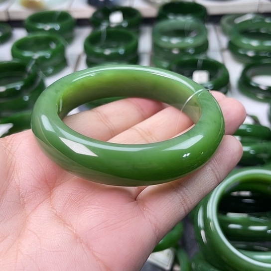 和田玉（碧玉）未镶嵌手镯