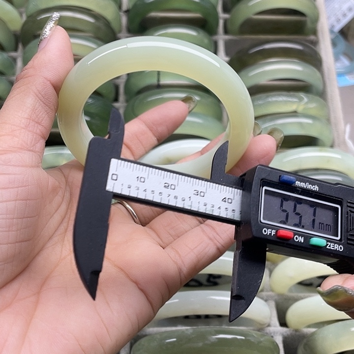 蛇纹石玉未镶嵌手镯257