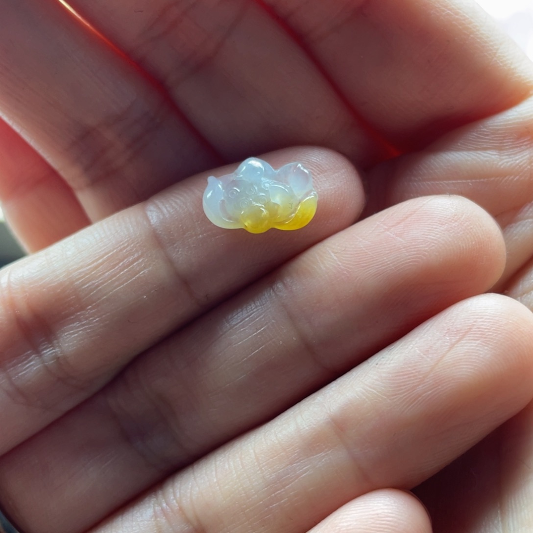 翡翠颈饰未镶嵌冰黄莲花