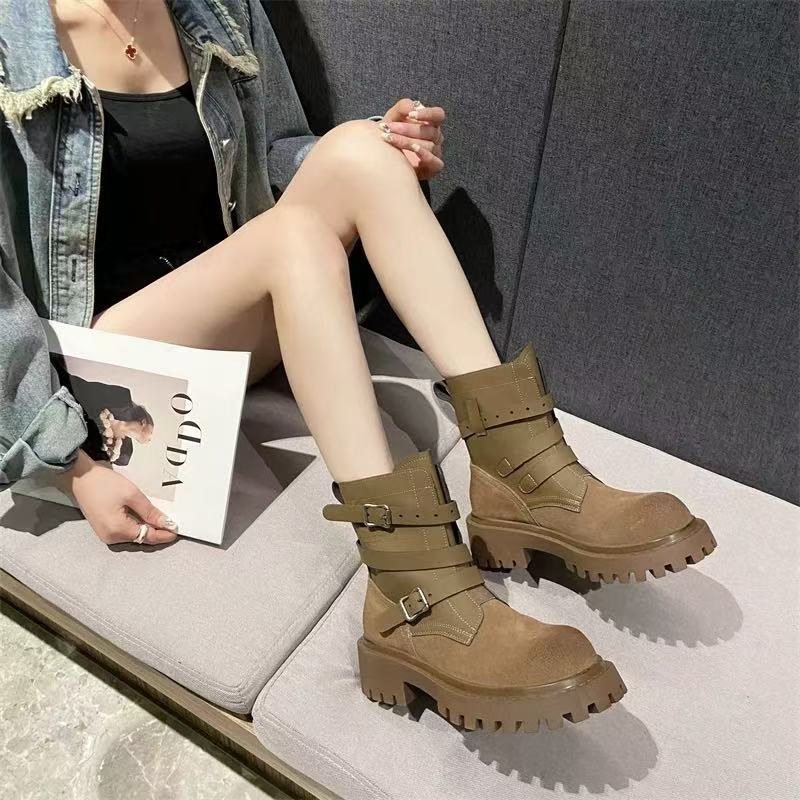C2320 卡其色 秋冬时尚舒适圆头女中筒烟筒靴 马丁靴