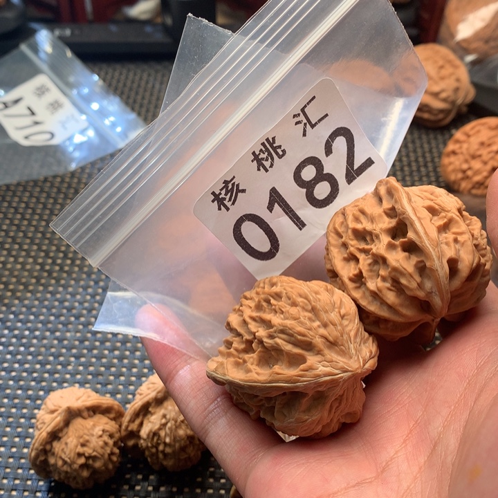 吊坠文玩核桃凤羽