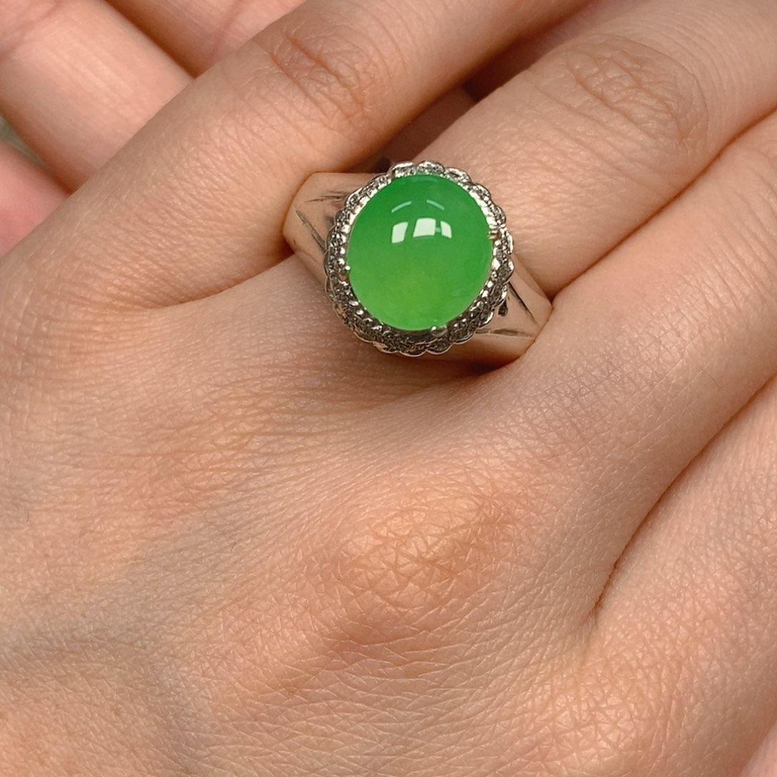 翡翠戒指未镶嵌?**一翡翠