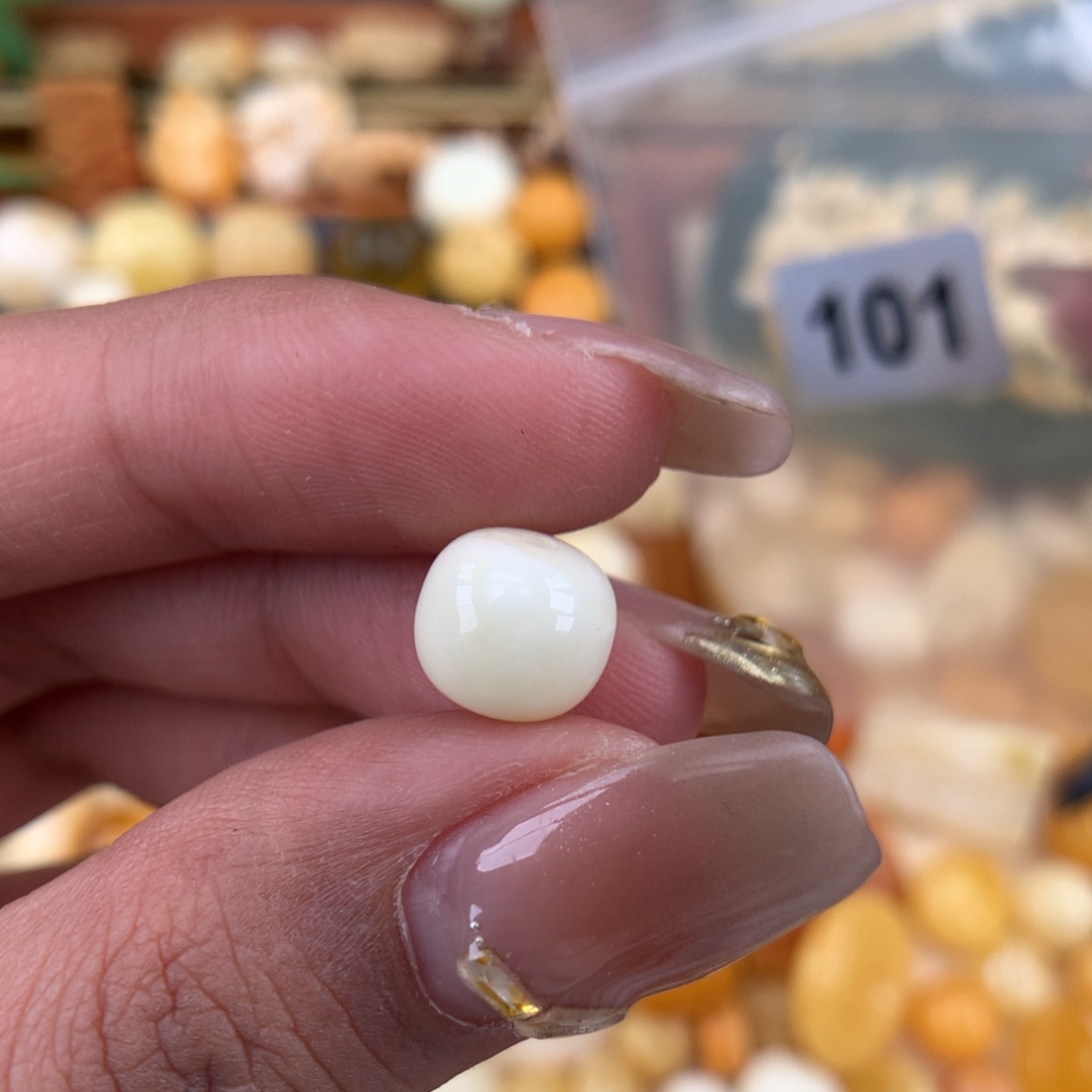 琥珀珠宝奇石未镶嵌9.2