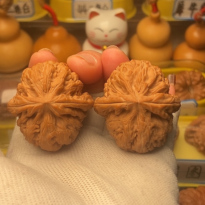 凌***￡文玩核桃吊坠红锦鲤文玩核桃把件