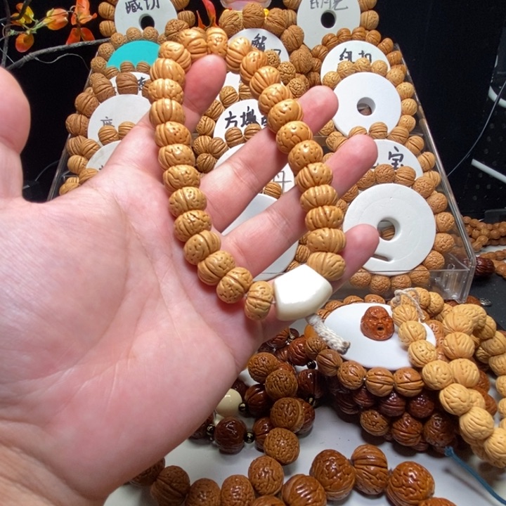 吊坠桃核吉**业，精品桃核
