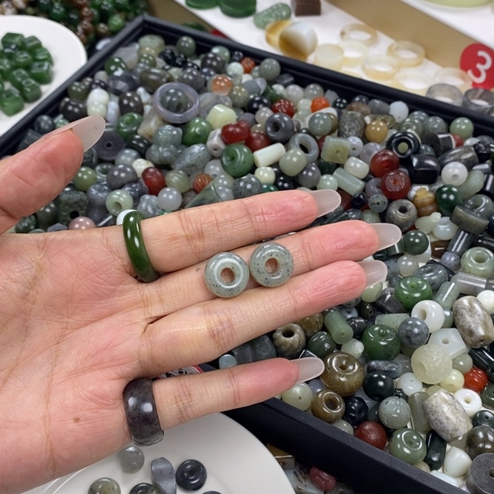 厚***物和田玉未镶嵌挂件