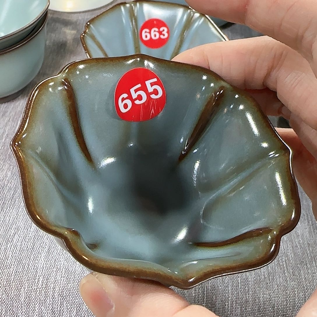 瓷片。。。。。。。。。。。。。