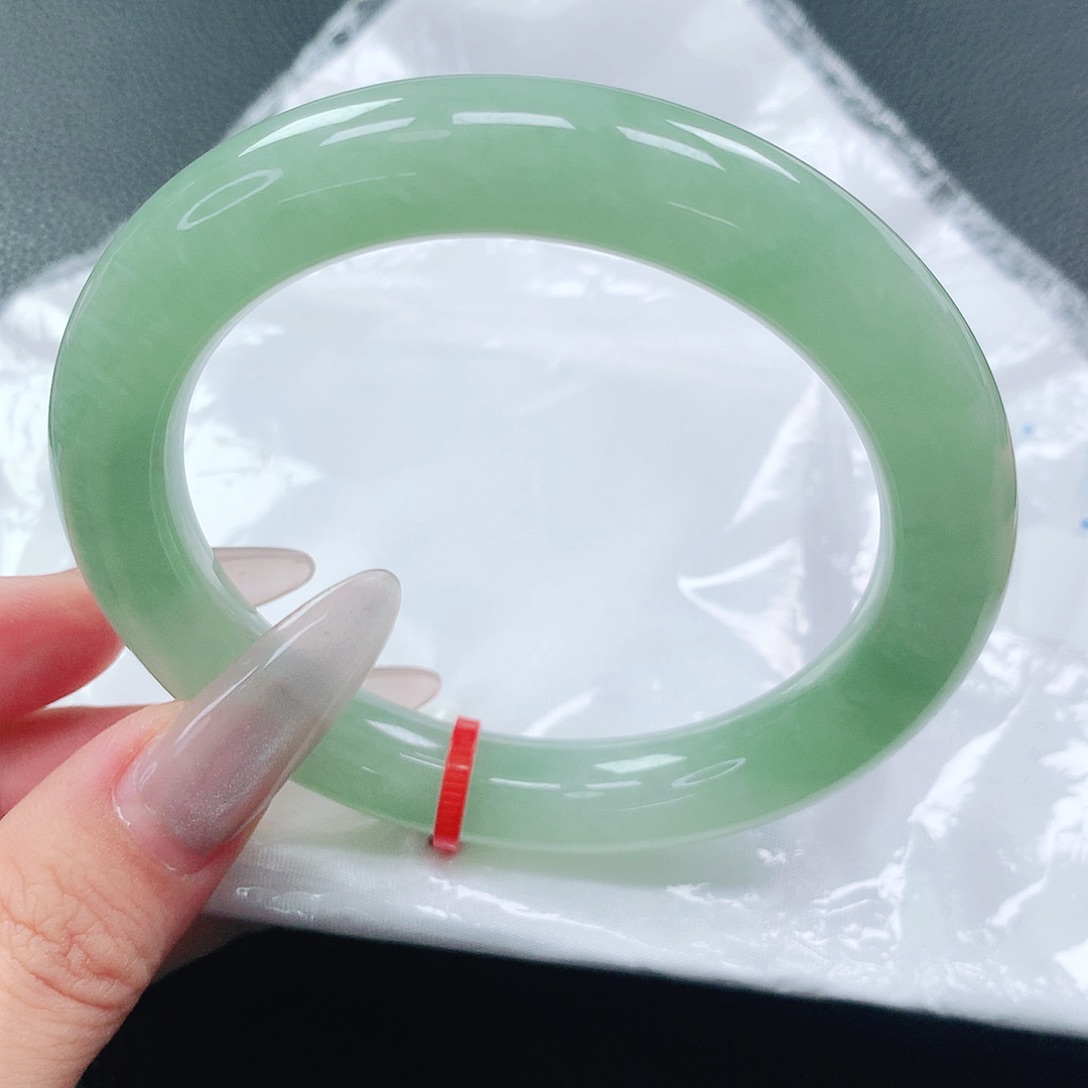 翡翠手镯未镶嵌57圈