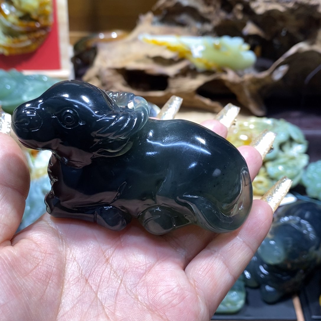 蛇纹石玉颈饰未镶嵌米**麻