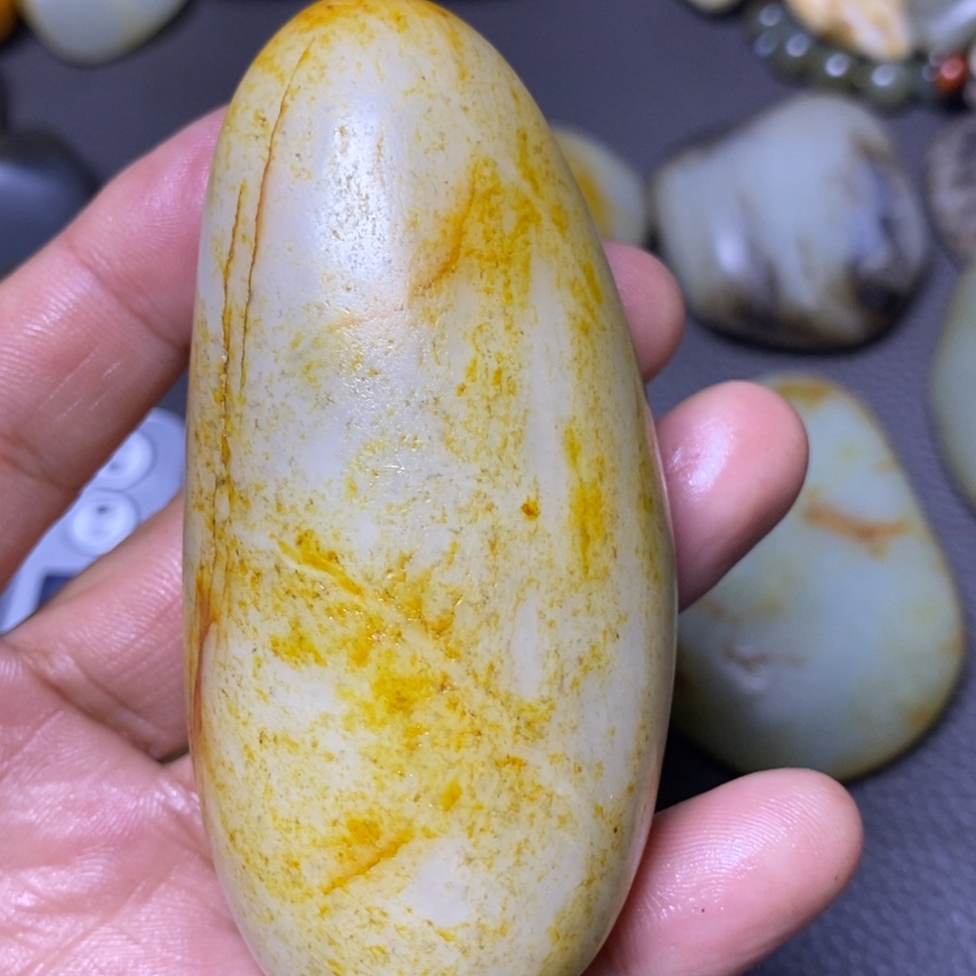 起***超和田玉未镶嵌挂件