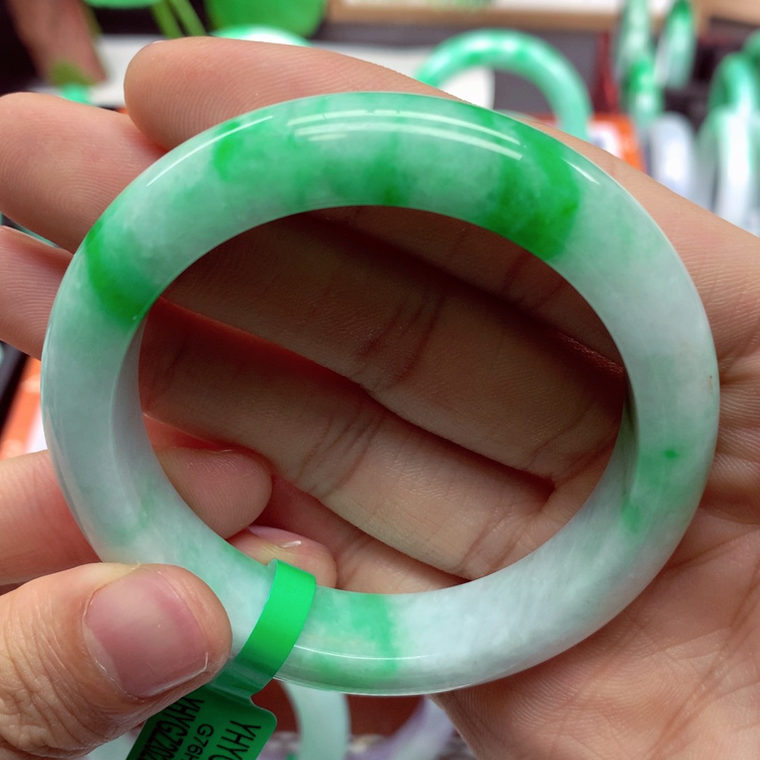 翡翠手镯未镶嵌缅甸翡翠