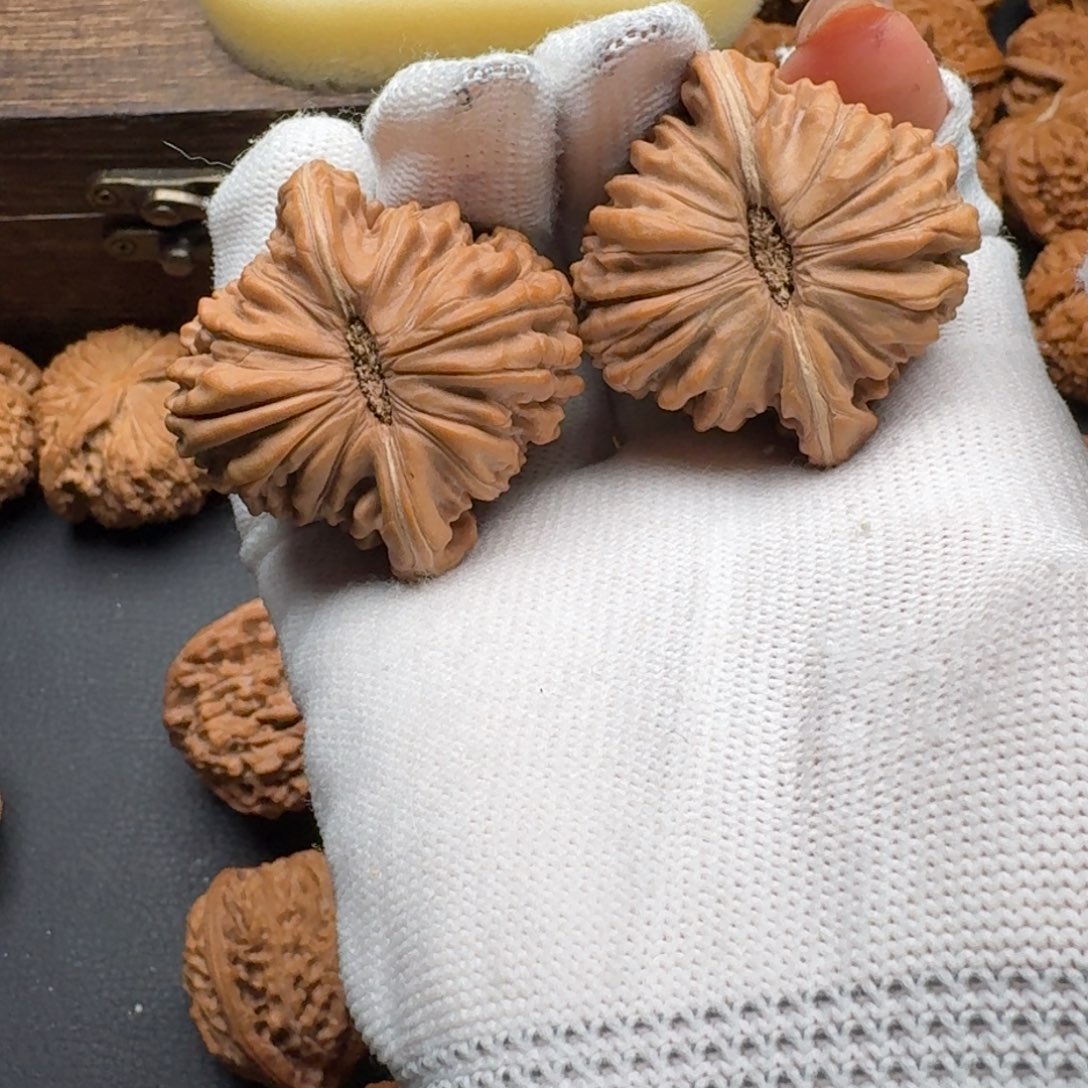 文玩核桃吊坠42楼子4823