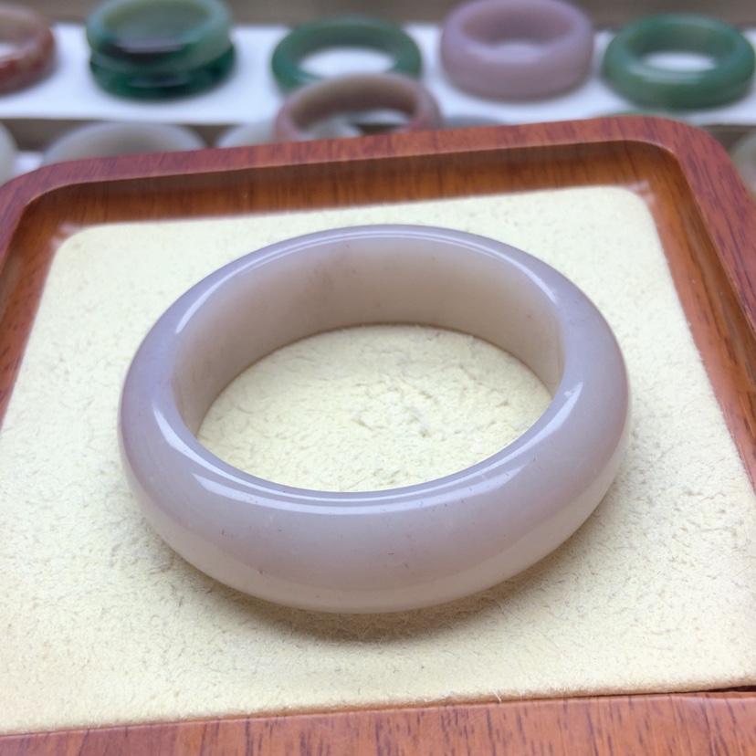 【闪购商品】石英质玉手镯未镶嵌@**花