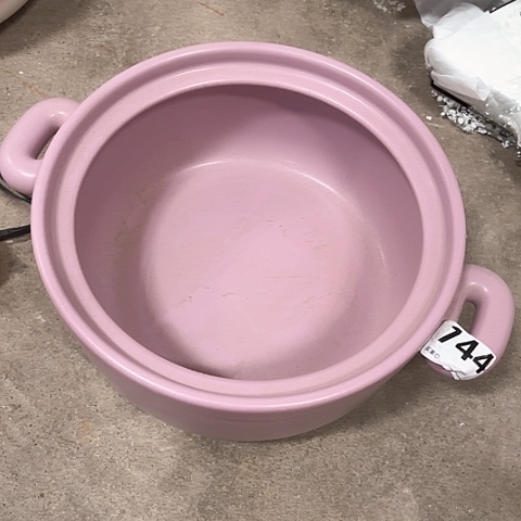 微瑕，明火，口径26高度12变形紫色没有盖子