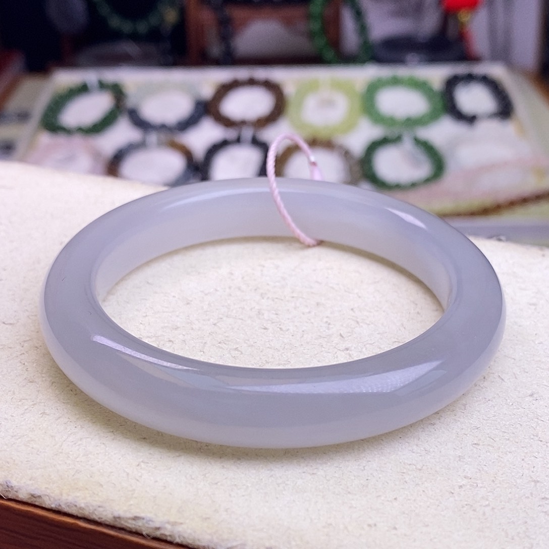 颈饰未镶嵌和田玉57.7收藏级烟紫老矿料冰底钢板料仙紫手镯