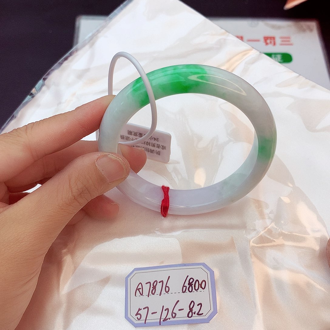 翡翠手镯未镶嵌翡翠