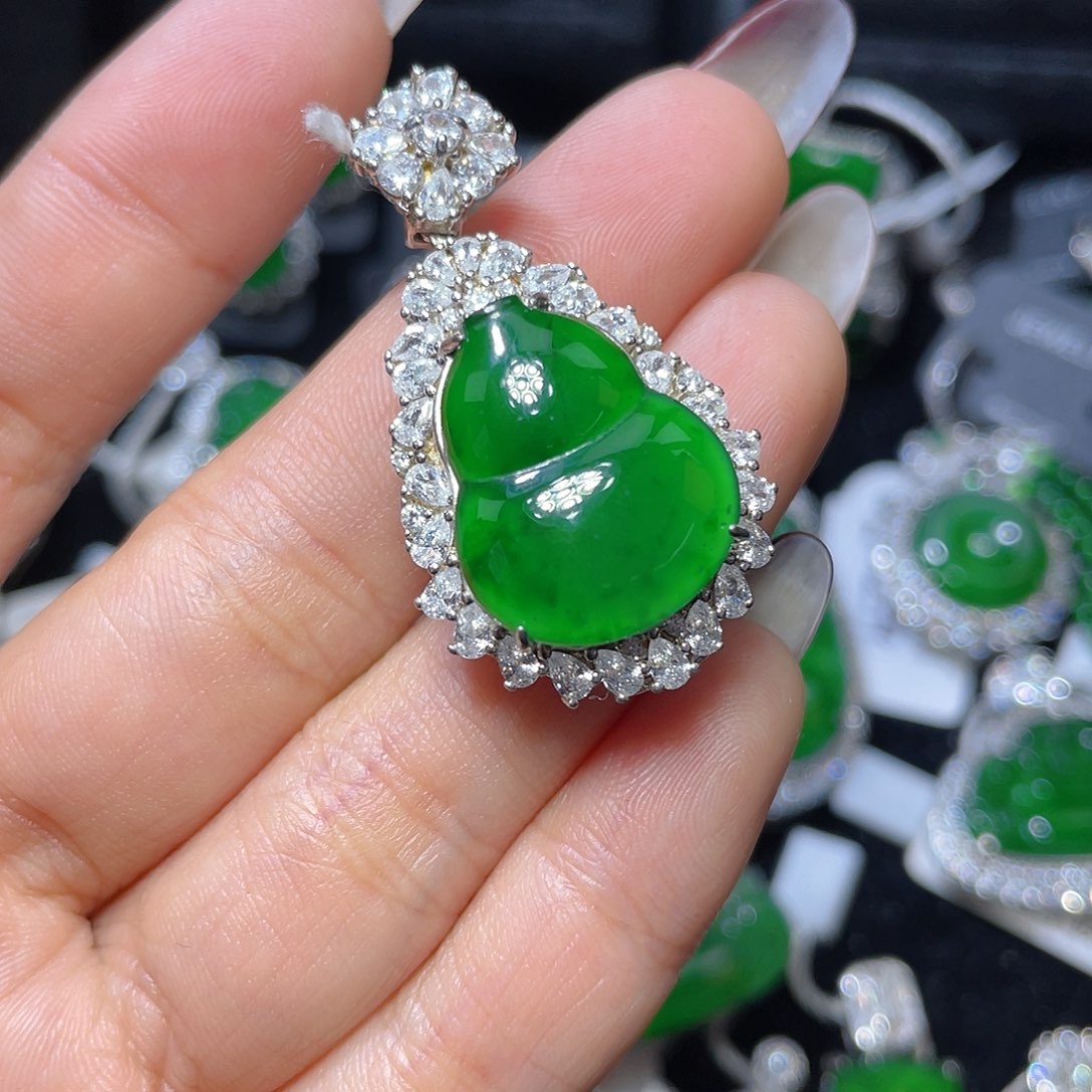 翡翠颈饰银S925镶嵌翡翠