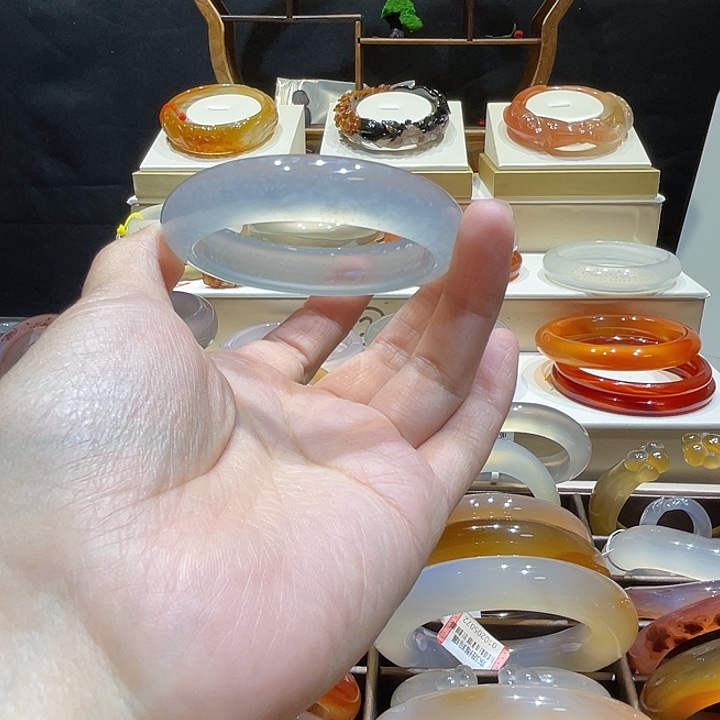 高***美玛瑙/玉髓未镶嵌手镯