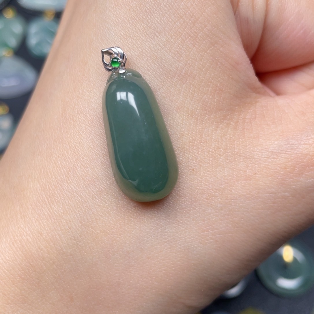 翡翠颈饰18K金镶嵌翡翠