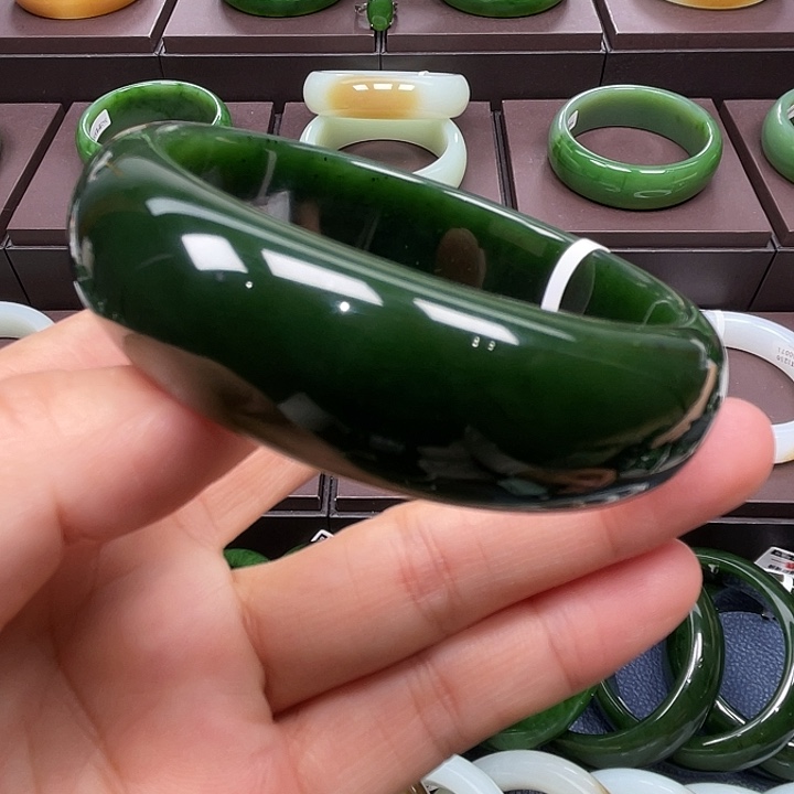 和田玉未镶嵌手镯63口径