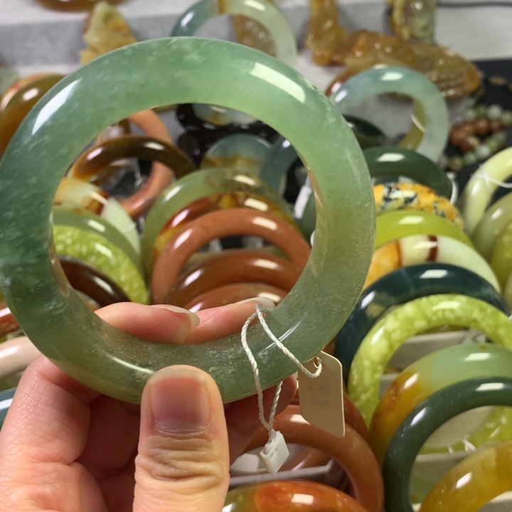 岫玉未镶嵌手镯花玉