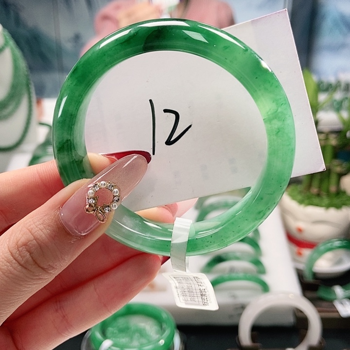 石英质玉手镯未镶嵌天然A货非洲翠手镯