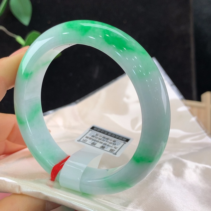 翡翠手镯未镶嵌111-0128