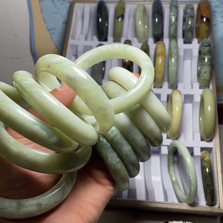 岫玉未镶嵌手镯岫玉精美绝顶佳品