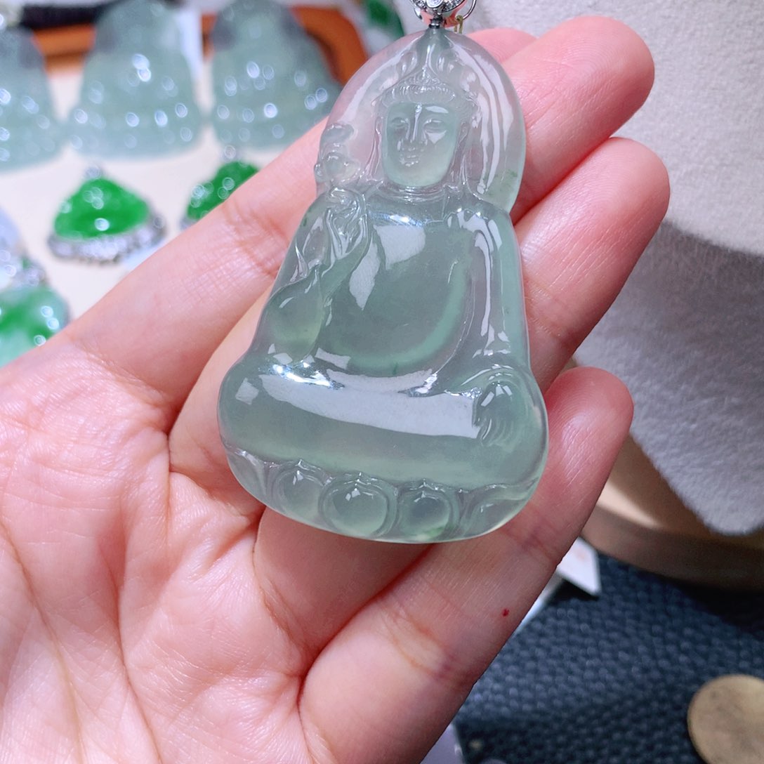 颈饰18K金镶嵌翡翠素衣