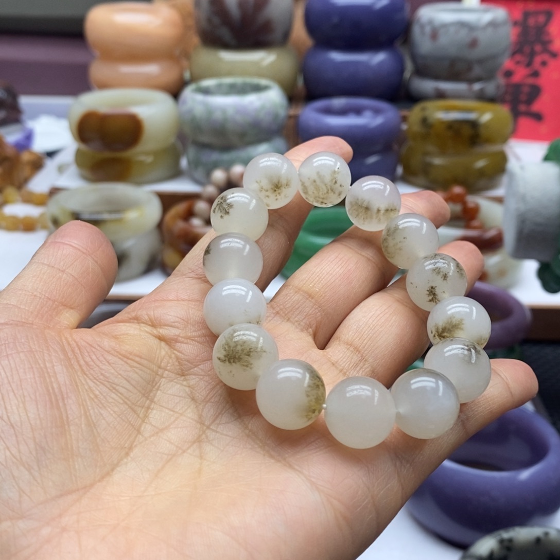 如****未镶嵌手镯石英岩玉