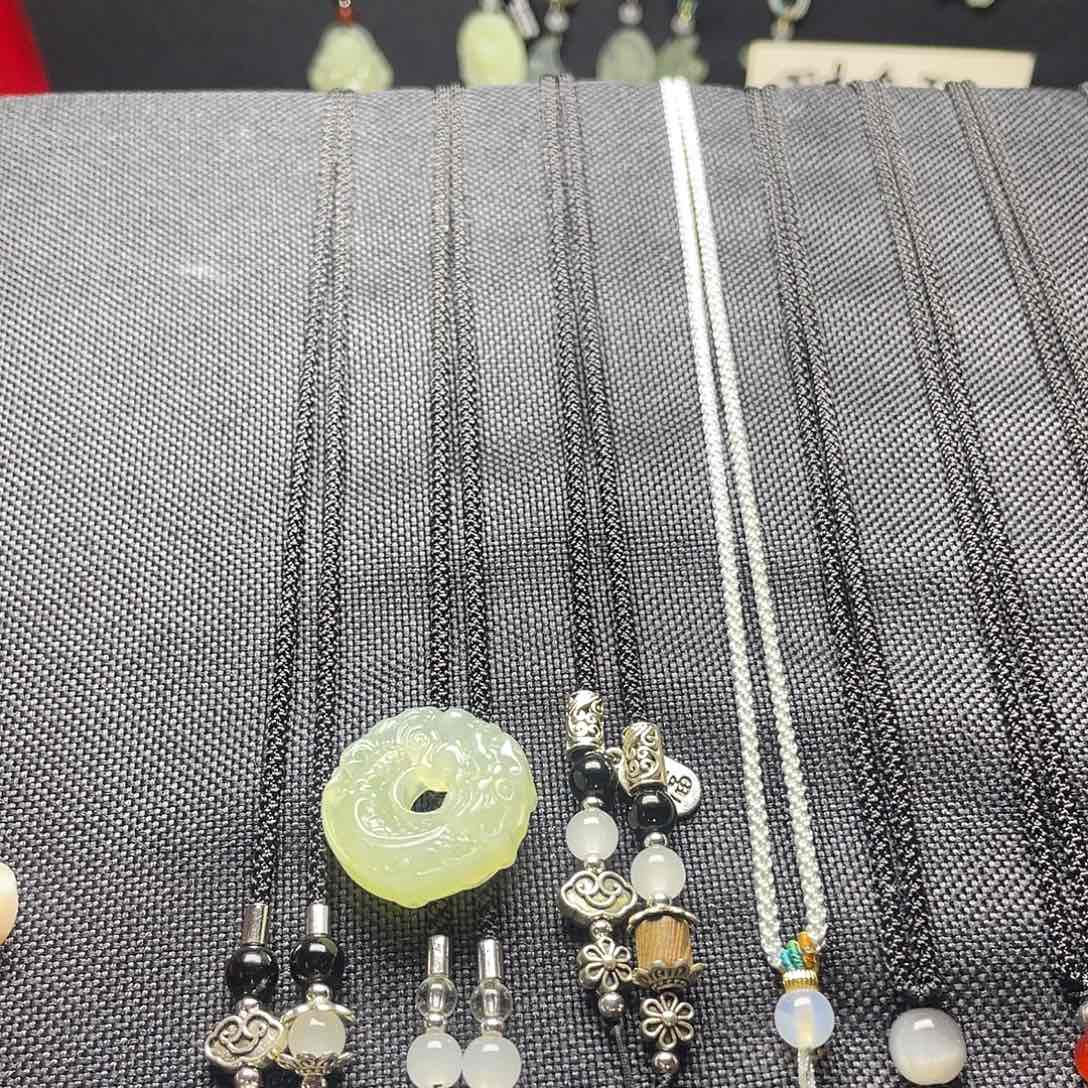 蛇纹石玉未镶嵌素戒龙扣