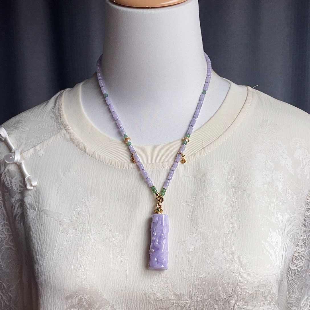 翡翠未镶嵌吊坠(赠链)