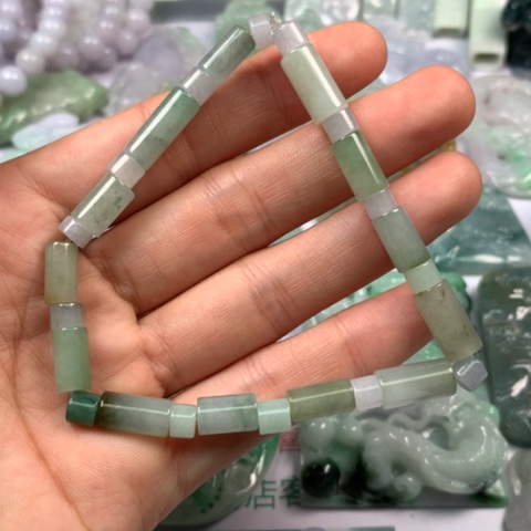 翡翠颈饰未镶嵌翡翠