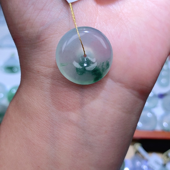 翡翠颈饰未镶嵌平安扣