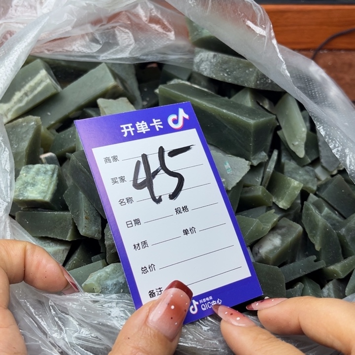 飘***发和田玉未镶嵌珠宝奇石