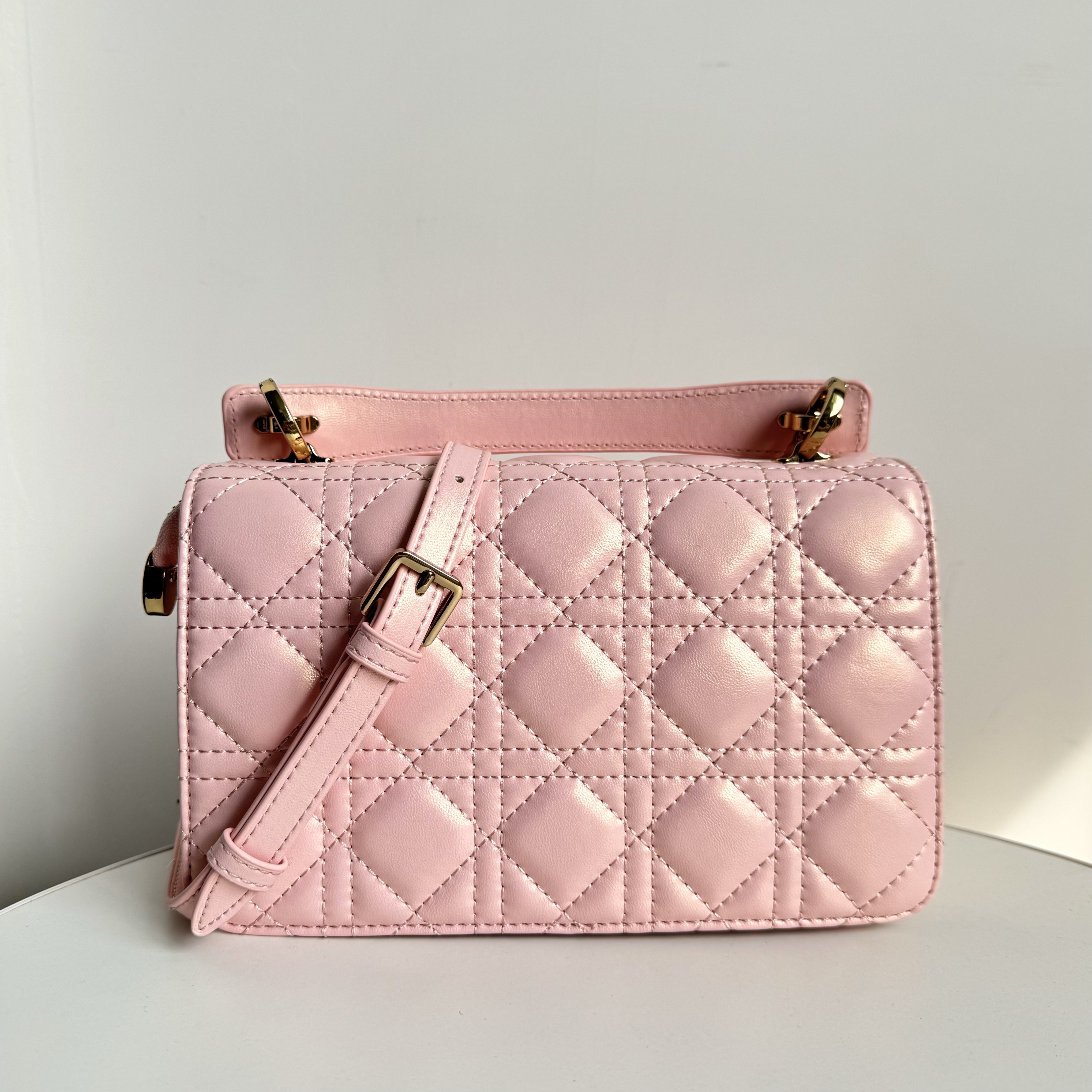 新款高级质感珠光粉手提斜挎包