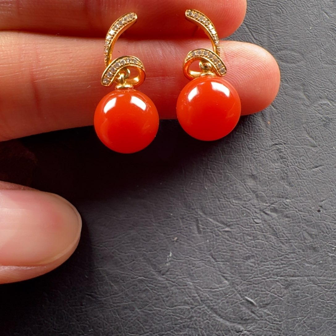 南红玛瑙大水沟柿子红耳饰18K金镶嵌