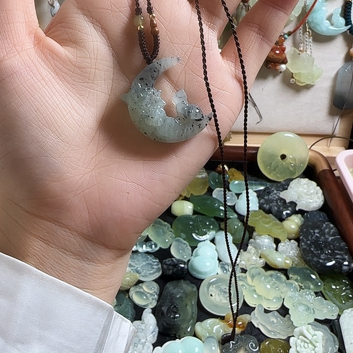 蛇纹石玉合金颈饰