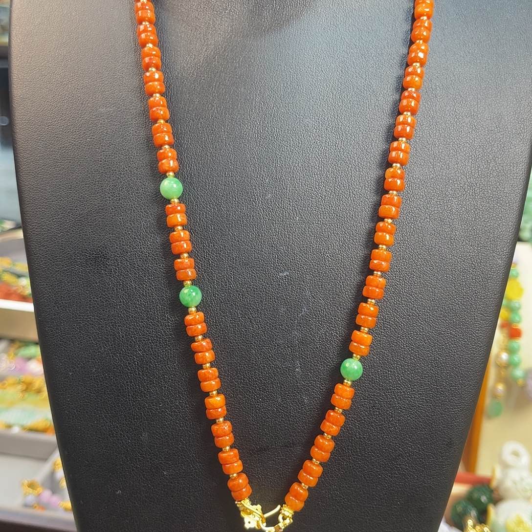 翡翠未镶嵌颈饰炸