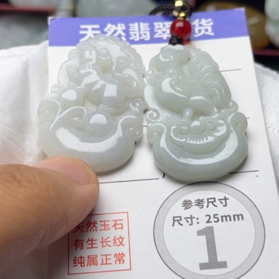 翡翠未镶嵌颈饰挂件
