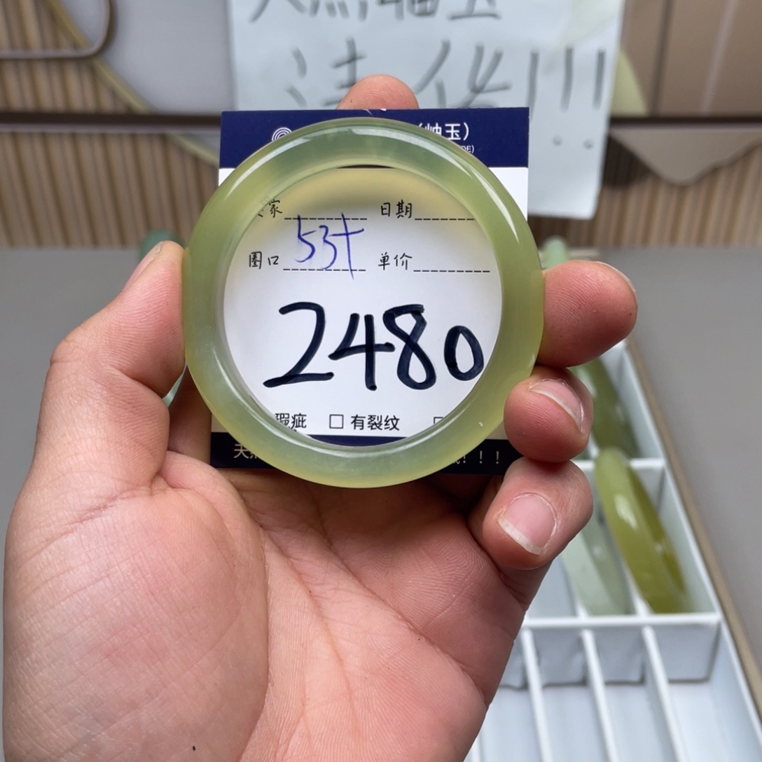 岫玉手镯手镯未镶嵌