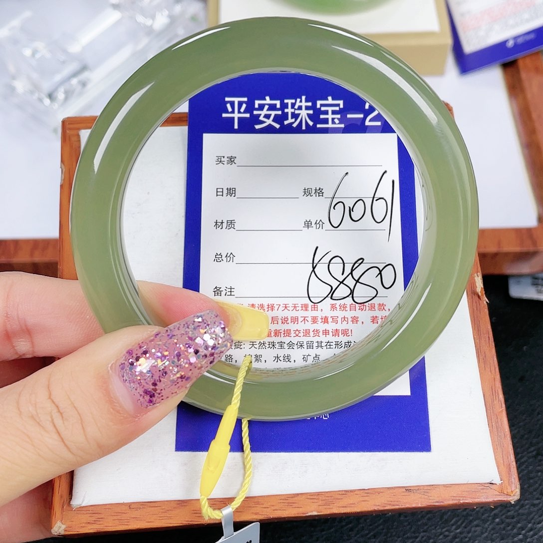 和田玉未镶嵌手镯