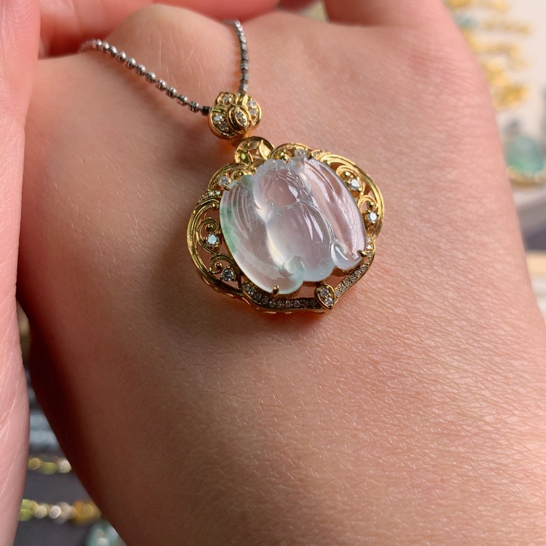 颈饰18K金镶嵌翡翠　