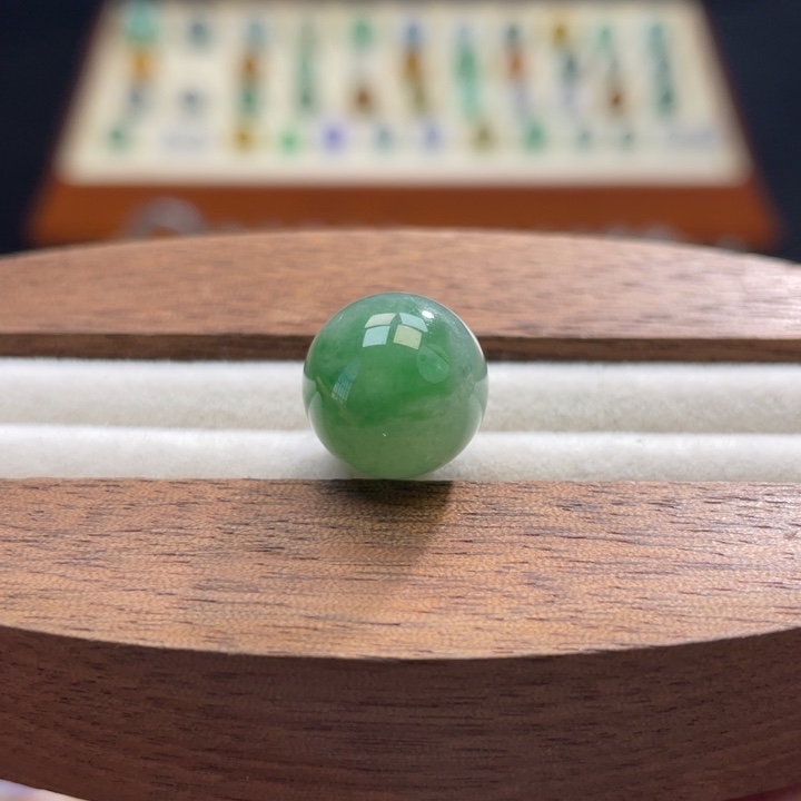 散珠翡翠飘绿花圆珠卡12.2mm