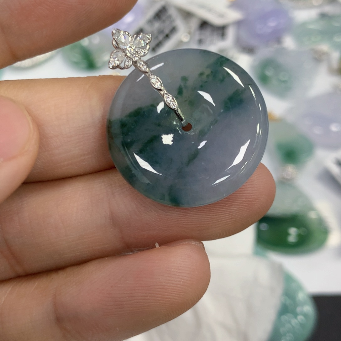 颈饰18K金镶嵌翡翠