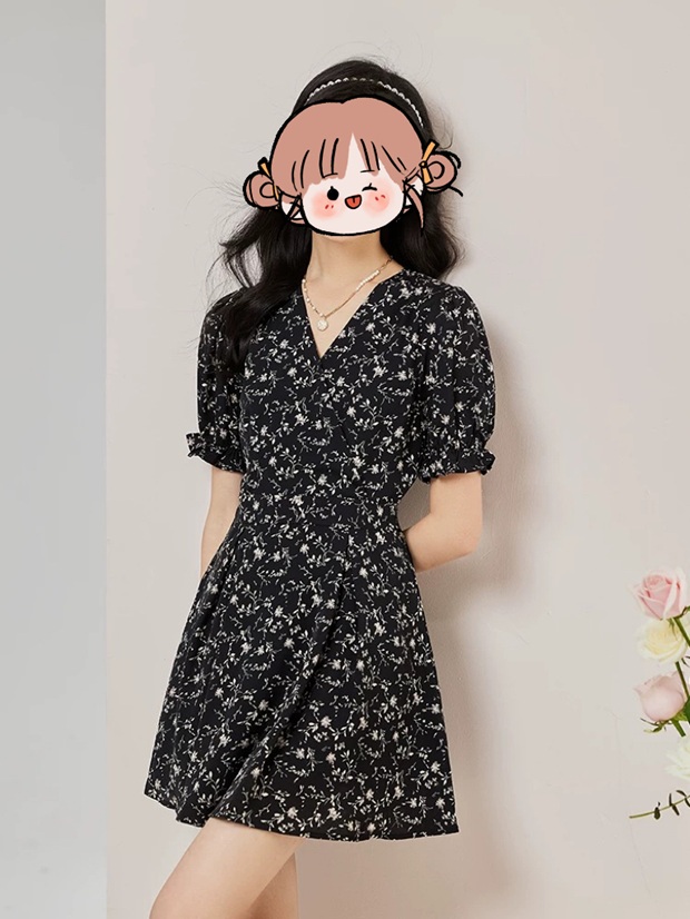 2025年夏季新款碎花时尚连衣裙法式气质显瘦短袖收腰裙子