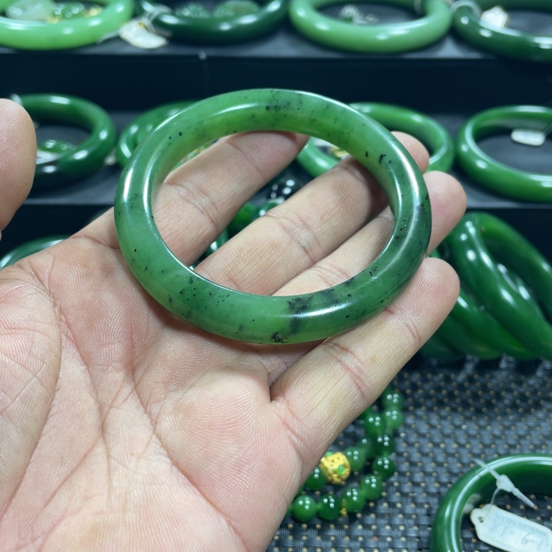 和田玉（碧玉）未镶嵌手镯