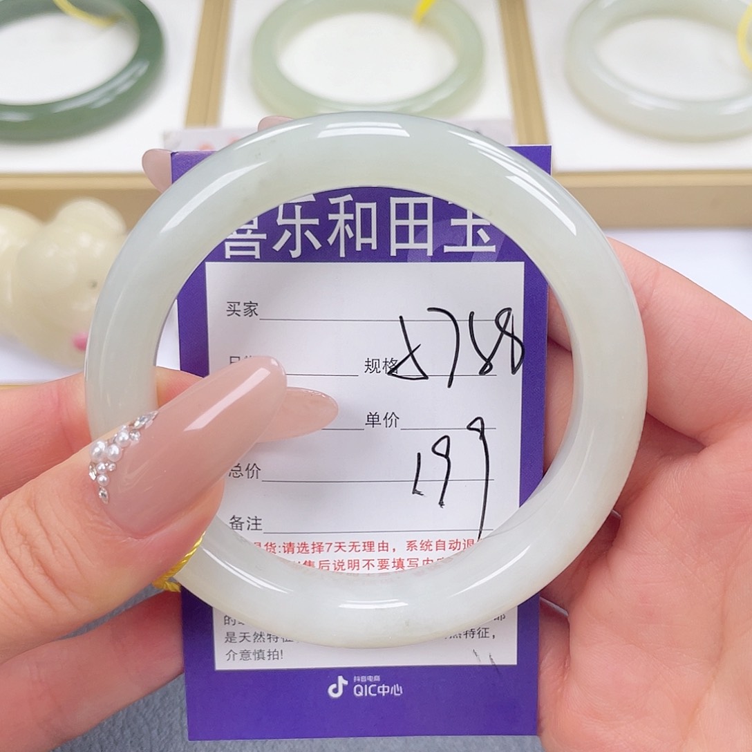 和田玉手镯未镶嵌