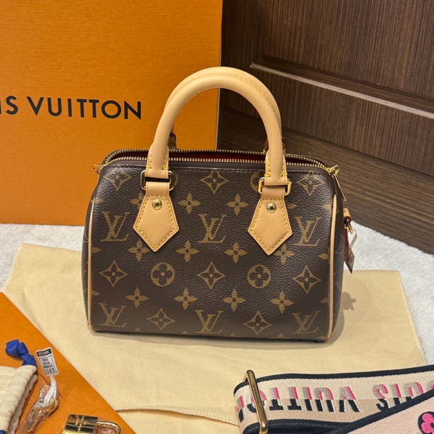 99新 LouisVuitton/路易威登 老花 speedy 20黑肩带单肩包/二奢