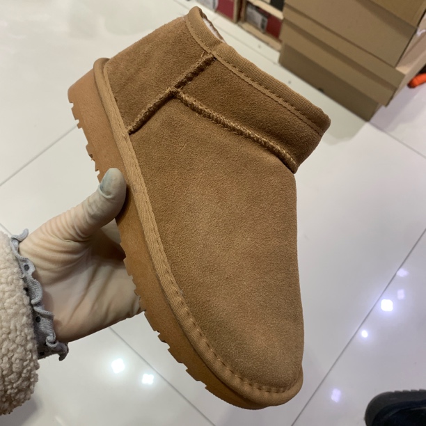 短筒加厚真皮加绒冬季保暖防滑厚底时尚女通用雪地靴